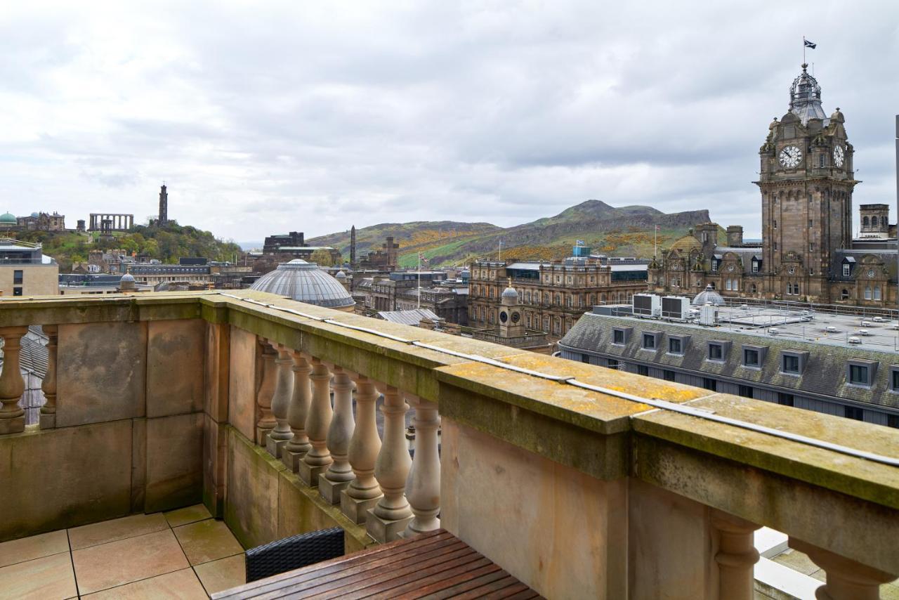 Cheval The Edinburgh Grand Aparthotel Exterior foto The view from the rooftop terrace