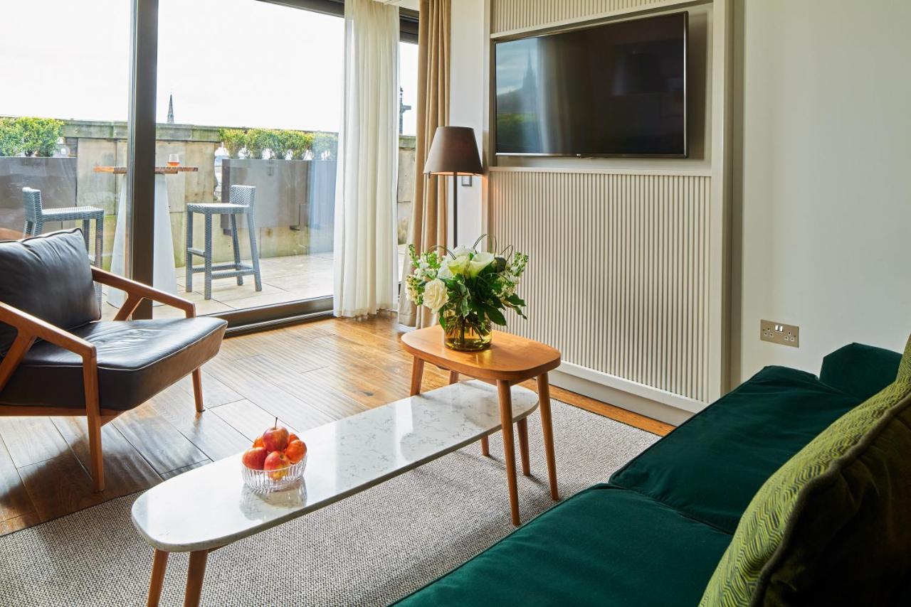 Cheval The Edinburgh Grand Aparthotel Exterior foto A living room at the hotel